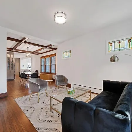 Charming Oak Park 4Bd 3,5Ba And 2 Private Parking Home